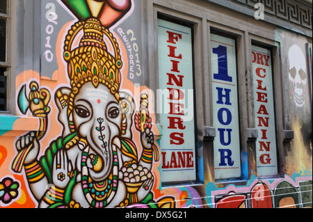 Die Graffiti bedeckt Wände des berühmten Melbourne Gassen. Melbourne, Australien. Stockfoto