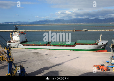 Italienische allgemeine Frachtschiff SARA PRIMA angedockt in Cagliari-Sardinien-Italien Stockfoto