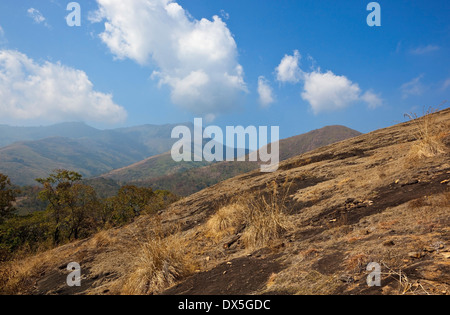 Wunderschöne Berglandschaft in den Nilgiri Hills in der Nähe von Kodaikanal, in Tamil Nadu, Südindien. Stockfoto