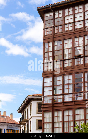 Gebäude der traditionellen Architektur in Asturien. Spanien Stockfoto