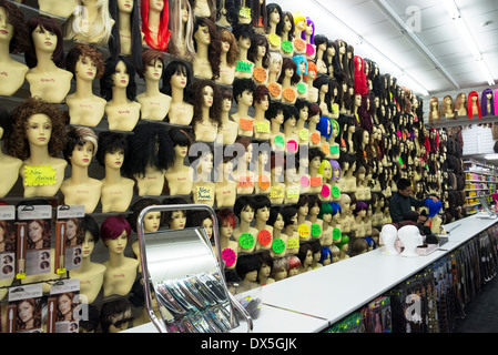 Perücken und Haar Verlängerung Shop, Brixton, London, UK Stockfoto