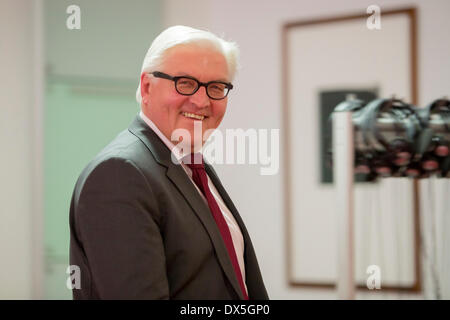 Berlin, Deutschland. 18. März 2014. Der deutsche Außenminister Frank-Walter Steinmeier empfängt ehemaligen Generalsekretär der Vereinten Nationen, Kofi Annan, zu Gesprächen im Auswärtigen Amt. Die Situation in Syrien Bürgerkrieg, aktuelle Entwicklungen und Konflikte auf dem afrikanischen Kontinent befinden sich im Zentrum des Gesprächs. / Foto: Frank-Walter Steinmeier (SPD), der deutsche Außenminister. Bildnachweis: Reynaldo Chaib Paganelli/Alamy Live-Nachrichten Stockfoto