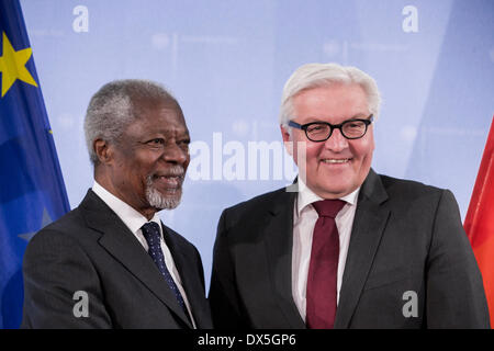 Berlin, Deutschland. 18. März 2014. Der deutsche Außenminister Frank-Walter Steinmeier empfängt ehemaligen Generalsekretär der Vereinten Nationen, Kofi Annan, zu Gesprächen im Auswärtigen Amt. Die Situation in Syrien Bürgerkrieg, aktuelle Entwicklungen und Konflikte auf dem afrikanischen Kontinent befinden sich im Zentrum des Gesprächs. / Bild: Kofi Annan, ehemaliger Generalsekretär der Vereinten Nationen und der deutsche Außenminister Frank-Walter Steinmeier (SPD). Bildnachweis: Reynaldo Chaib Paganelli/Alamy Live-Nachrichten Stockfoto