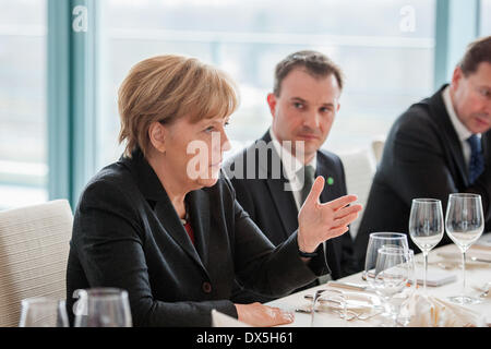 Berlin, Deutschland. 18. März 2014. Bundeskanzlerin Angela Merkel im Bundeskanzleramt erhält der portugiesische Premierminister Passos Coelho für einen bilateralen Treffen in Berlin, Deutschland, am 18. März 2014. Bildnachweis: Goncalo Silva/NurPhoto/ZUMAPRESS.com/Alamy Live-Nachrichten Stockfoto