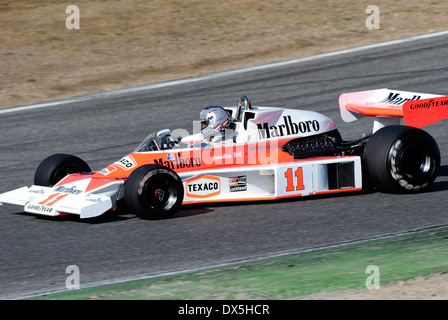 James Simon Wallis Jagd. #11 Marlboro Team McLaren, McLaren M23 Ford V8 Stockfoto
