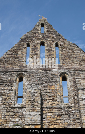 Ruinen von der Mönch Schlafsaal in der Battle Abbey auf dem Gelände der Schlacht von Hastings, Battle, East Sussex, UK. Stockfoto