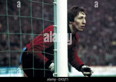 Fußball, Bundesliga, 1975/1976, Stadion bin Boekelberg, Borussia Moenchengladbach gegen Hamburger SV 1:1, Szene des Spiels, Keeper Rudolf Kargus (HSV) Stockfoto