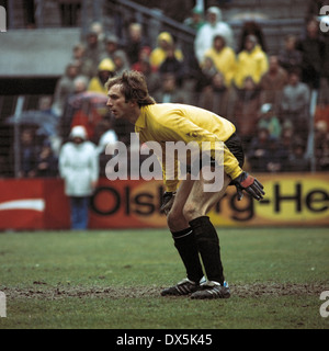 Fußball, Bundesliga, 1975/1976, Stadion bin Boekelberg, Borussia Moenchengladbach gegen Hertha BSC Berlin 1:1, Szene des Spiels, Keeper Thomas Zander (Hertha) Stockfoto