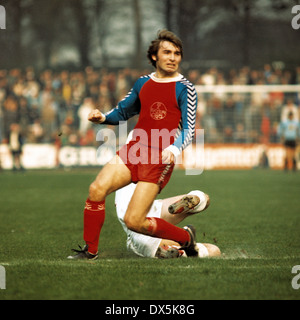 Fußball, Bundesliga, 1975/1976, Grotenburg Stadion, FC Bayer 05 Uerdingen vs. Fortuna Düsseldorf 2:0, Szene des Spiels, Edmund Stieber (05) Stockfoto