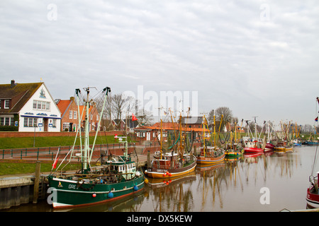 Fischerboote im Hafen von Greetsiel Stockfoto