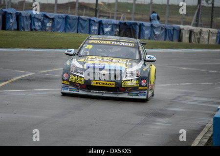 Donington Park, UK. 18. März 2014. Chris Stockton treibt seine Chevrolet Cruze während der BTCC-Medientag. © Gergo Toth/Alamy Stockfoto