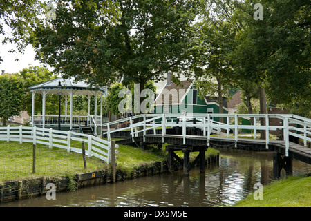 Historische Architektur an das Zuiderzeemuseum, ein Kultur- und maritime Museum in Enkhuizen, Nordholland, Niederlande. Stockfoto