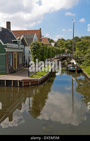 Historische Architektur an das Zuiderzeemuseum, ein Kultur- und maritime Museum in Enkhuizen, Nordholland, Niederlande. Stockfoto