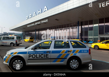 Prag Flughafen Tschechische Polizei Auto auf Vaclav Havel Flughafen, Ruzyne, Prager Polizei Tschechische Republik Stockfoto