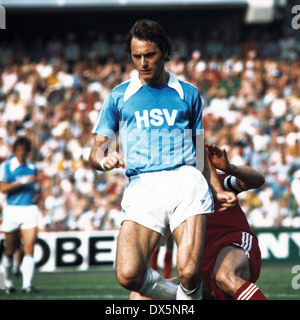 Fußball, DFB-Pokal 1975/1976, Finale, Waldstadion Frankfurt Am Main, Hamburger SV vs. 1. FC Kaiserslautern 2:0, Szene des Spiels, Willi Reimann (HSV) Stockfoto