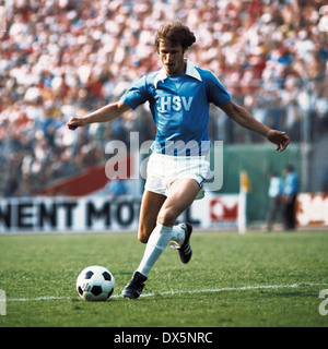 Fußball, DFB-Pokal 1975/1976, Finale, Waldstadion Frankfurt Am Main, Hamburger SV vs. 1. FC Kaiserslautern 2:0, Szene des Spiels, Hans-Jürgen Sperlich (HSV) in Ballbesitz Stockfoto