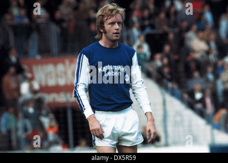 Fußball, Bundesliga, 1976/1977, Georg Melches Stadium, Rot Weiss Essen vs. Karlsruher SC 3:2, Szene des Spiels, Winfried Schäfer (KSC) Stockfoto