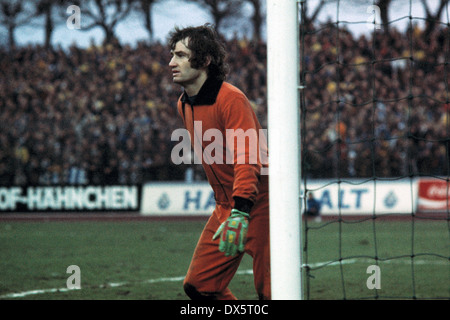 Fußball, Bundesliga, 1976/1977, Wedau Stadion, MSV Duisburg vs. VfL Bochum 0:0, Szene des Spiels, Keeper Gerhard Heinze (MSV) Stockfoto