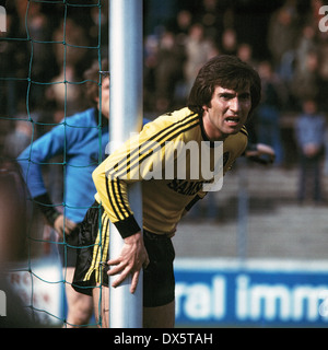 Fußball, Bundesliga, 1976/1977, Georg Melches Stadium, Rot Weiss Essen vs. Borussia Dortmund 1:5, Szene des Spiels, Herbert Meyer (BVB) Stockfoto