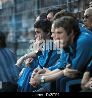 Fußball, 2. Bundesliga Nord: 2. Bundesliga verklagt, 1976/1977, Abstieg match bis Bundesliga 1977/1978, Hinspiel, Alm-Stadion, Arminia Bielefeld vs. TSV 1860 München 4:0, Trainer Heinz Lucas (1860) auf der coaching Bank Stockfoto