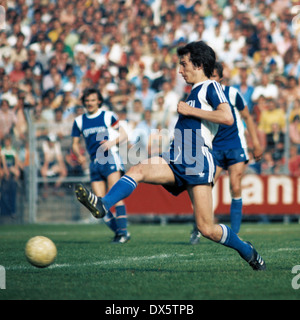 Fußball, 2. Bundesliga Nord: 2. Bundesliga verklagt, 1976/1977, Abstieg match bis Bundesliga 1977/1978, Hinspiel, Alm-Stadion, Arminia Bielefeld vs. TSV 1860 München 4:0, Szene des Spiels, Harry Ehrhart (Arminia) in Ballbesitz Stockfoto