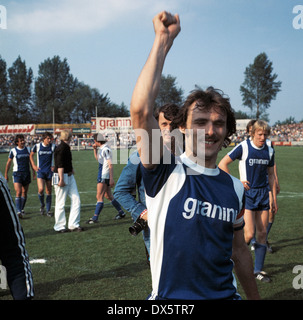 Fußball, 2. Bundesliga Nord: 2. Bundesliga verklagt, 1976/1977, Abstieg match bis Bundesliga 1977/1978, Hinspiel, Alm-Stadion, Arminia Bielefeld vs. TSV 1860 München 4:0, Ende des Spiels, Jonny Hey (Arminia) Freude bei den Sieg Stockfoto