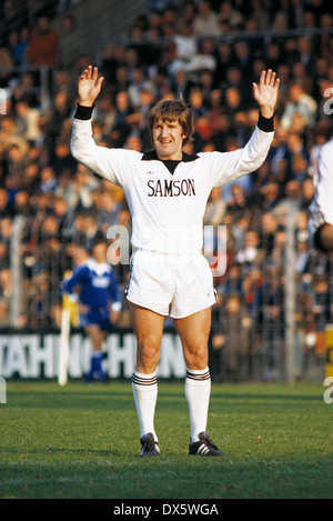 Fußball, Bundesliga, 1977/1978, Stadion der Castroper Straße, VfL Bochum gegen Eintracht Frankfurt 0:1, Szene des Spiels, Bernd Nickel (Eintracht) Stockfoto