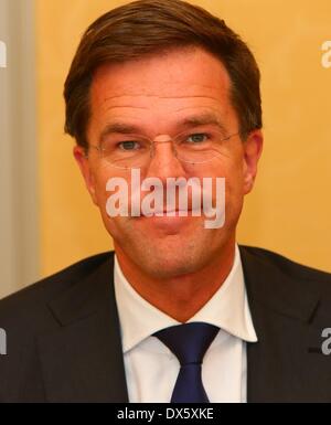 Haag, die Niederlande. 17. März 2014. Niederländische Ministerpräsident Mark Rutte wird von Xinhua Nachrichtenagentur in Haag, die Niederlande, 17. März 2014 interviewt. © Gong Bing/Xinhua/Alamy Live-Nachrichten Stockfoto