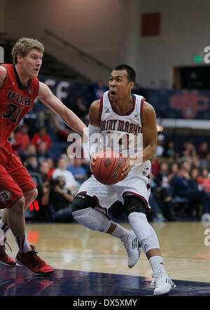 Moraga, Kalifornien, USA. 18. März 2014. 18. März 2014 - Moraga, CA U.S - Saint Mary's G # 14 Stephen Holt fahren auf den Reifen und Punktzahl über Utes während der NCAA Männer Basketball-Spiel zwischen Utah Runnin Utes und heiliges Marys Gaels 70-58-Sieg bei McKeon Pavillon, Moraga Calif Credit: Csm/Alamy Live-Nachrichten Stockfoto