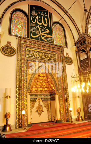 BURSA, Türkei – 17. NOVEMBER: Eine Innenansicht der großen Moschee (Ulu Cami) am 17. November 2010 in Bursa, Türkei Stockfoto