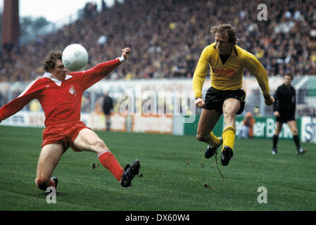 Fußball, Bundesliga, 1978/1979, Westfalenstadion, Borussia Dortmund vs. 1. FC Köln 0:0, Szene des Spiels, Siegfried Held (BVB) rechts und Roland Gerber (FC) Stockfoto