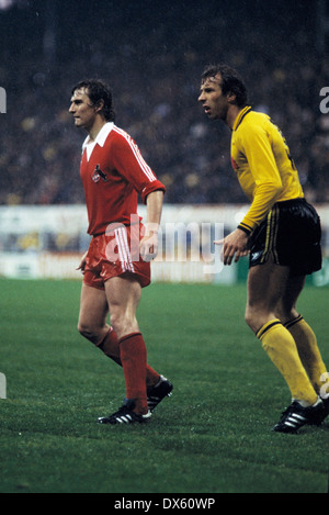 Fußball, Bundesliga, 1978/1979, Westfalenstadion, Borussia Dortmund vs. 1. FC Köln 0:0, Szene des Spiels, Dieter Müller (FC) links und Amand Theis (BVB) Stockfoto