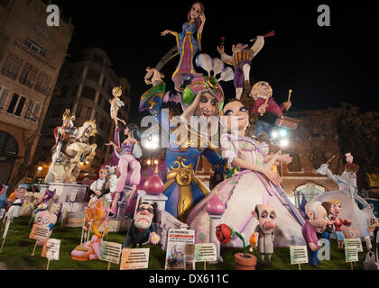 Valencia, Spanien. 18. März 2014.  Gigantische Puppen in den Straßen von Valencia, Spanien. Die Fallas ist ein traditionelles Fest zum Gedenken an Saint-Joseph in der Stadt Valencia in Spanien. Bildnachweis: Xinhua/Alamy Live-Nachrichten Stockfoto