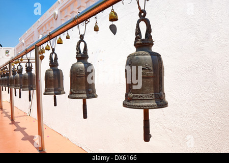 Buddhistische Glocken im Wat Saket (The Golden Mount), Bangkok, Thailand. Stockfoto