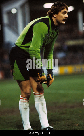 Fußball, 2. Bundesliga Nord, 1978/1979, Grotenburg Stadion, Bayer 05 Uerdingen gegen Bayer 04 Leverkusen 0:0, Szene des Spiels, Torwart Fred-Werner Bockholt (Leverkusen) Stockfoto