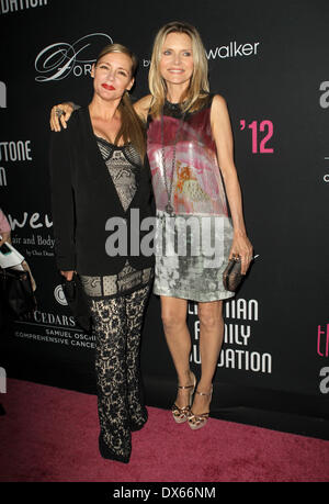 Dedee Pfeiffer, Michelle Pfeiffer Elyse Walker präsentiert die 8. jährliche Pink Party von Michelle Pfeiffer, Cedars-Sinai Frauen Krebs-Programm - Ankünfte Los Angeles, Kalifornien - 27.10.12 profitieren Featuring: Dedee Pfeiffer, Michelle Pfeiffer Where: Santa Monica, Kalifornien, USA bei: 27. Oktober 2012 Stockfoto