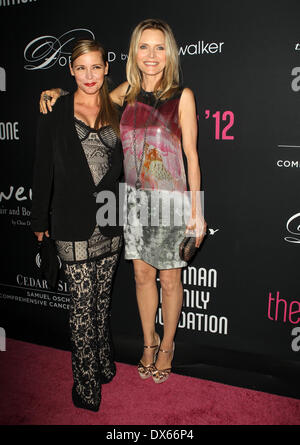 Dedee Pfeiffer, Michelle Pfeiffer Elyse Walker präsentiert die 8. jährliche Pink Party von Michelle Pfeiffer, Cedars-Sinai Frauen Krebs-Programm - Ankünfte Los Angeles, Kalifornien - 27.10.12 profitieren Featuring: Dedee Pfeiffer, Michelle Pfeiffer Where: Santa Monica, Kalifornien, USA bei: 27. Oktober 2012 Stockfoto