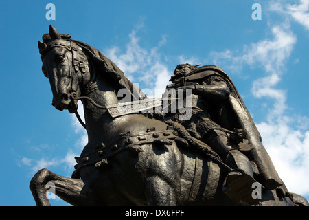 Statue albanischen Nationalhelden George Kastrioti Skanderbeg auf seinem Pferd in den wichtigsten Platz von Tirana, der Hauptstadt von Albanien Stockfoto