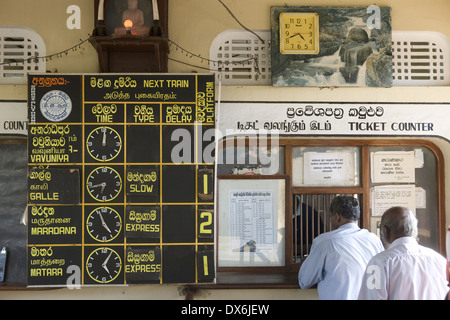 Bahnhof in Aluthgama, Sri Lanka Stockfoto