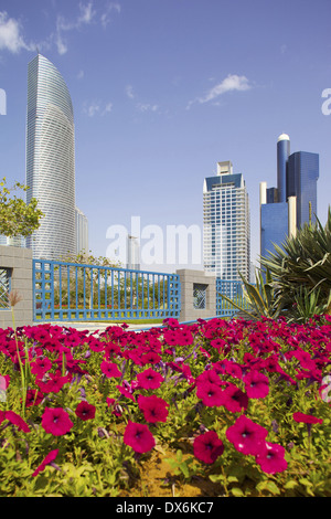 Naher Osten, Vereinigte Arabische Emirate, Abu Dhabi, zeitgenössischen Architektur entlang der Corniche Stockfoto