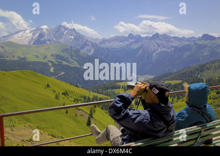 Europa, Italien, Dolomiten, Trento & Provinzen Bozen, Sellajoch, Wanderer Stockfoto