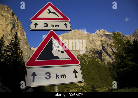 Europa, Italien, Dolomiten, Trento & Provinzen Bozen, Sellajoch & Straßenschild Stockfoto