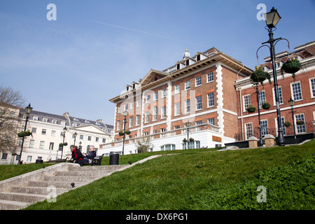 Richmond Grass Böschungen entlang der Promenade und Fluss Themse - Richmond TW9 - London UK Stockfoto