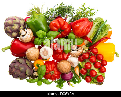 Gruppe von frischem Gemüse und Kräutern, die isoliert auf weißem Hintergrund. Rohkost-Zutaten. Stockfoto