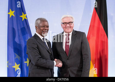 Berlin, Deutschland. 18. März 2014. Der deutsche Außenminister Frank-Walter Steinmeier empfängt ehemaligen Generalsekretär der Vereinten Nationen, Kofi Annan, zu Gesprächen im Auswärtigen Amt. Die Situation im Bürgerkrieg in Syrien, aktuelle Entwicklungen und Konflikte auf dem afrikanischen Kontinent befinden sich im Zentrum des Gesprächs. / Bild: Kofi Annan, ehemaliger Generalsekretär der Vereinten Nationen und Frank-Walter Steinmeier (SPD), der deutsche Außenminister in Berlin, Deutschland, am 18. März 2014. Reynaldo Paganelli/NurPhoto/ZUMAPRESS.com/Alamy © Live-Nachrichten Stockfoto