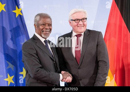 Berlin, Deutschland. 18. März 2014. Der deutsche Außenminister Frank-Walter Steinmeier empfängt ehemaligen Generalsekretär der Vereinten Nationen, Kofi Annan, zu Gesprächen im Auswärtigen Amt. Die Situation im Bürgerkrieg in Syrien, aktuelle Entwicklungen und Konflikte auf dem afrikanischen Kontinent befinden sich im Zentrum des Gesprächs. / Bild: Kofi Annan, ehemaliger Generalsekretär der Vereinten Nationen und Frank-Walter Steinmeier (SPD), der deutsche Außenminister in Berlin, Deutschland, am 18. März 2014. Reynaldo Paganelli/NurPhoto/ZUMAPRESS.com/Alamy © Live-Nachrichten Stockfoto