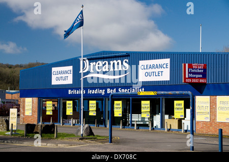 Träumt Bett Showrooms, Penarth Road, Cardiff, Wales. Stockfoto