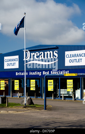 Träumt Bett Showrooms, Penarth Road, Cardiff, Wales. Stockfoto