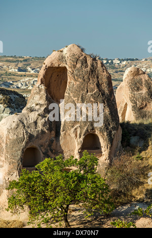 Wohnungen in Fee Schornsteine, Red Valley, Kappadokien, Türkei Stockfoto