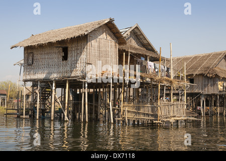 Lakeside Häuser gebaut auf Pfählen, Inle-See, Shan State in Myanmar (Burma) Stockfoto